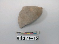 藏品(灰色細砂陶口緣殘件)的圖片